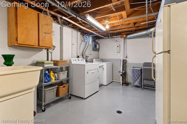 2700 W Walton Boulevard, Waterford, MI 48329