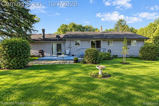 2700 W Walton Boulevard, Waterford, MI 48329