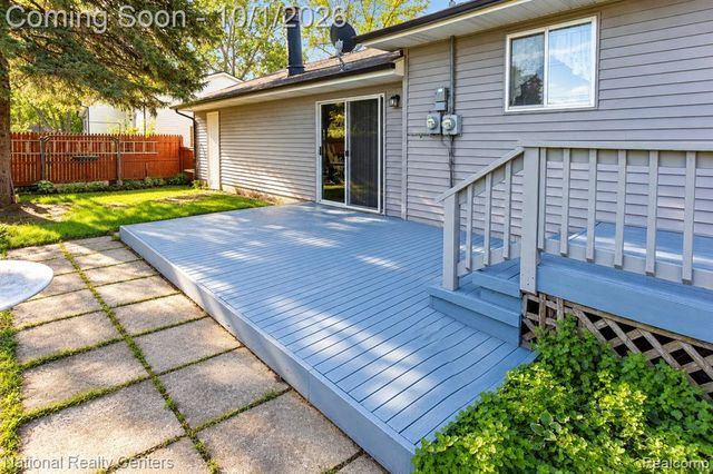 2700 W Walton Boulevard, Waterford, MI 48329