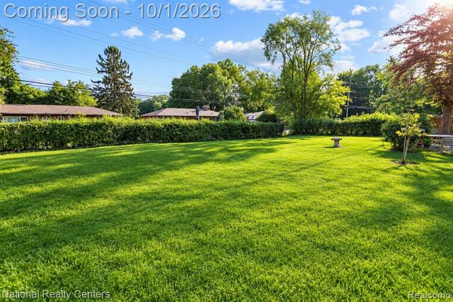 2700 W Walton Boulevard, Waterford, MI 48329