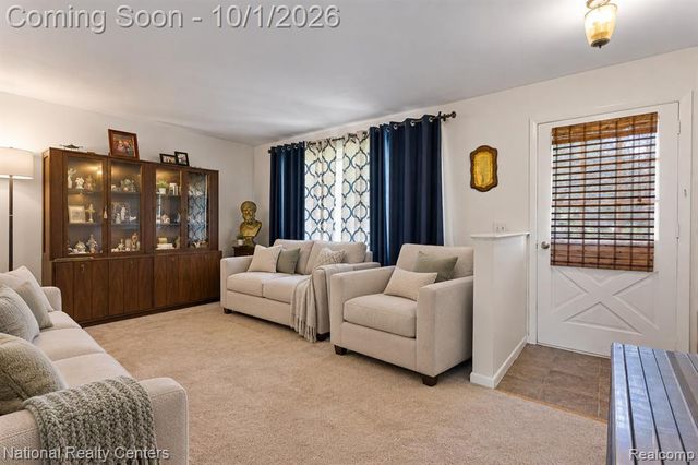 2700 W Walton Boulevard, Waterford, MI 48329