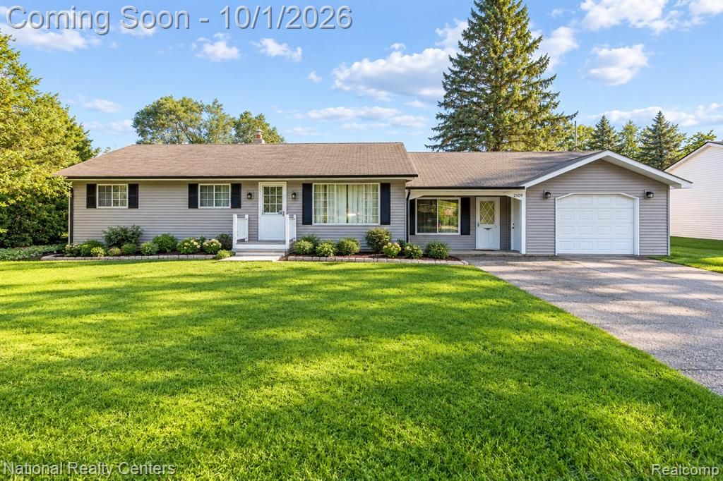 2700 W Walton Boulevard, Waterford, MI 48329