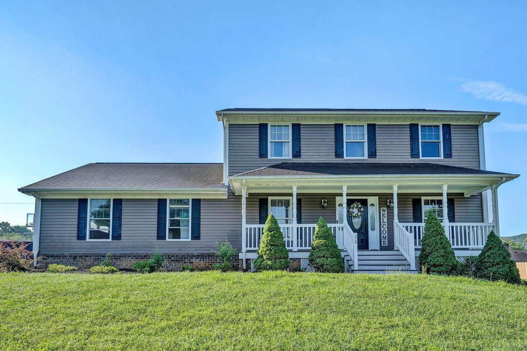 247 Ivy LN, Daleville, VA 24083
