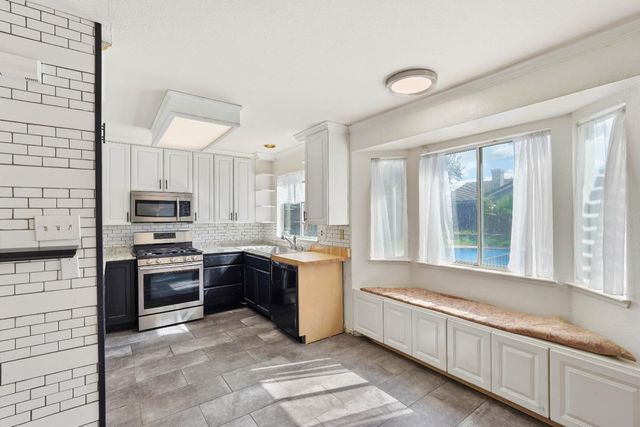 2720 River Cove Dr, Riverbank, CA 95367