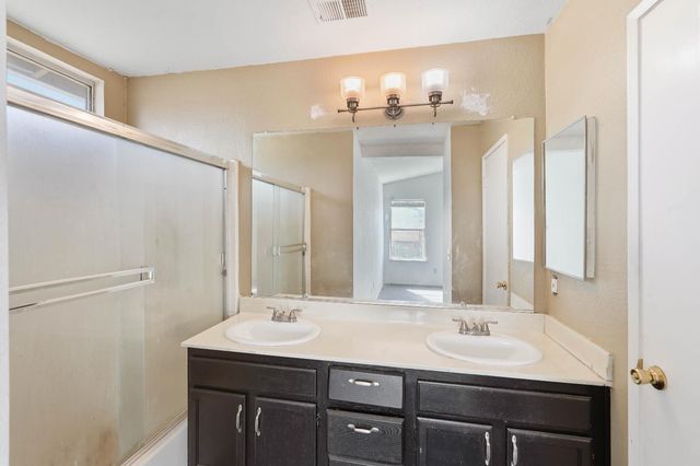 2720 River Cove Dr, Riverbank, CA 95367