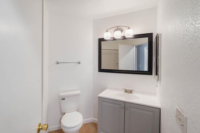 2720 River Cove Dr, Riverbank, CA 95367