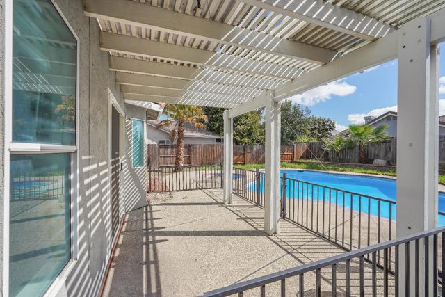 2720 River Cove Dr, Riverbank, CA 95367