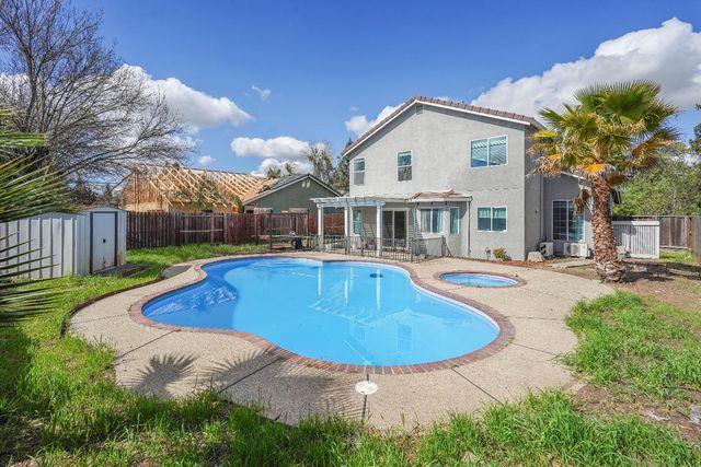 2720 River Cove Dr, Riverbank, CA 95367