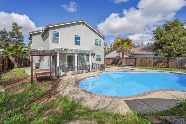 2720 River Cove Dr, Riverbank, CA 95367