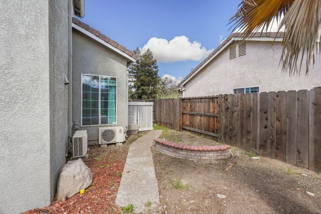 2720 River Cove Dr, Riverbank, CA 95367
