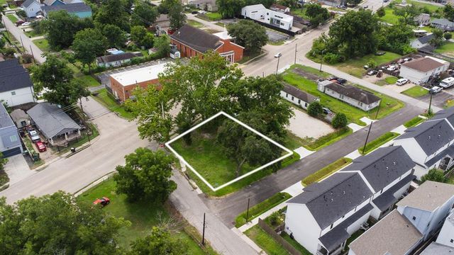 7819 N Main Street, Houston, TX 77022