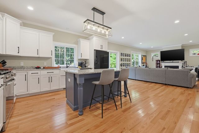 74 King Philip Rd, Norton, MA 02766