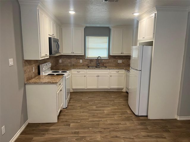 2375 Virginia Court B, Montgomery, TX 77316