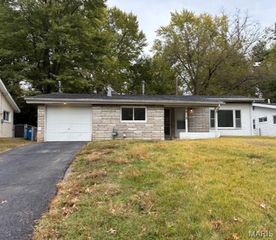 6812 Saint Olaf Drive, St Louis, MO 63134