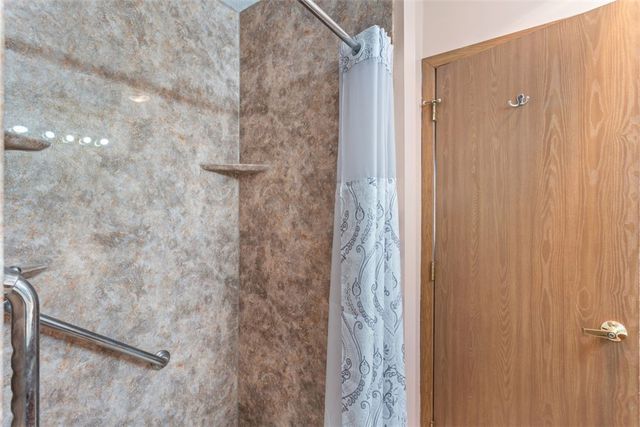 141 Cambridge Dr, Springdale Twp, PA 15049