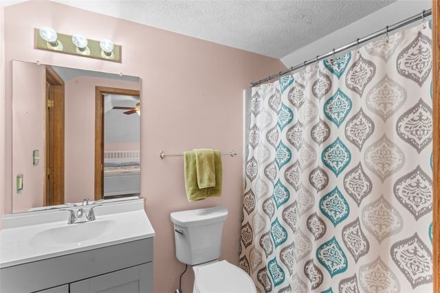 141 Cambridge Dr, Springdale Twp, PA 15049