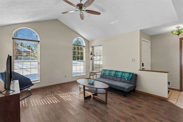 141 Cambridge Dr, Springdale Twp, PA 15049