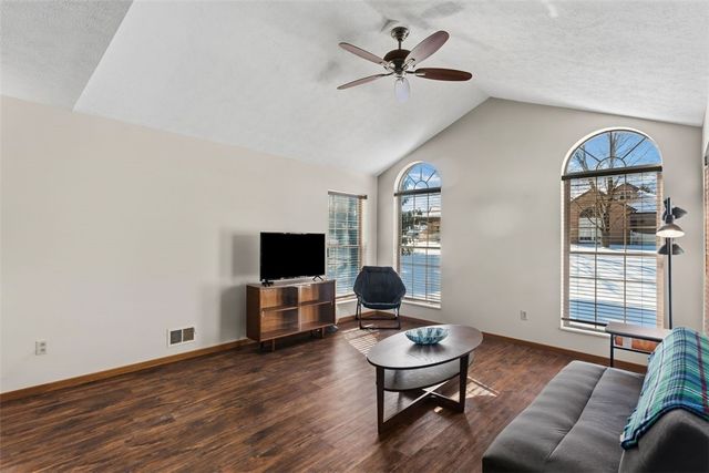 141 Cambridge Dr, Springdale Twp, PA 15049