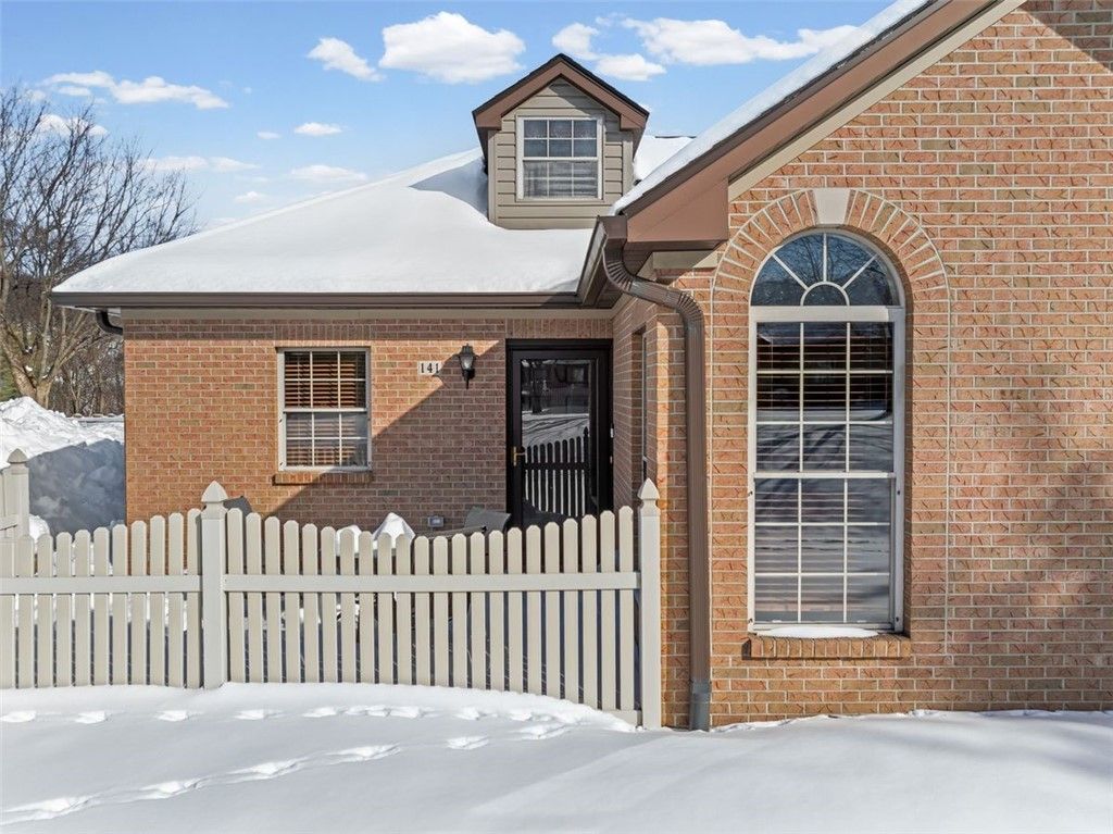 141 Cambridge Dr, Springdale Twp, PA 15049