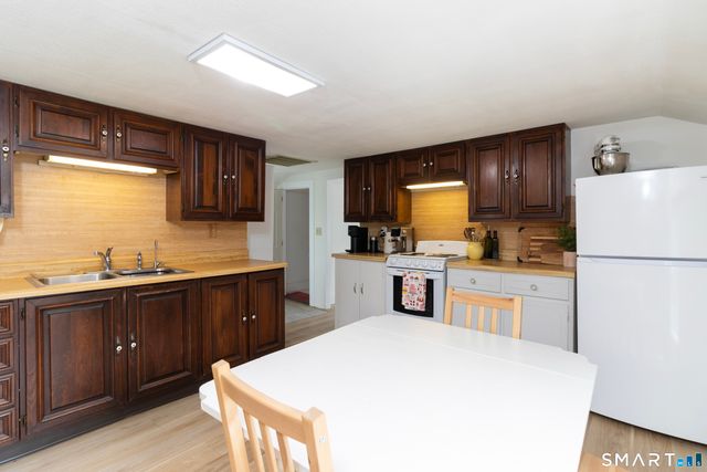208 Boston Street, Guilford, CT 06437