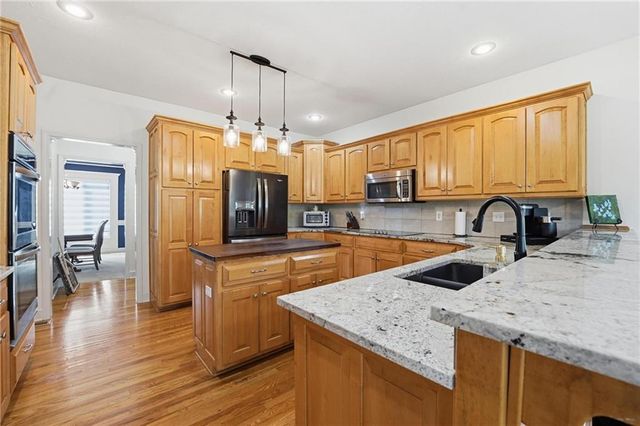 8509 N Eastern Avenue, Kansas City, MO 64157