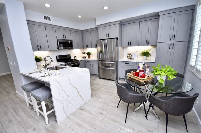 26 Santa Catalina Aisle, Irvine, CA 92606