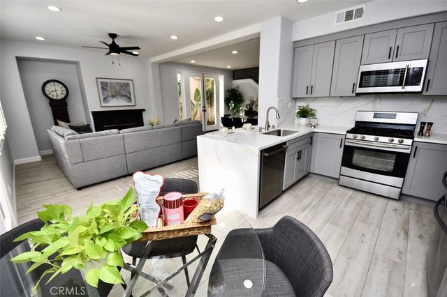 26 Santa Catalina Aisle, Irvine, CA 92606