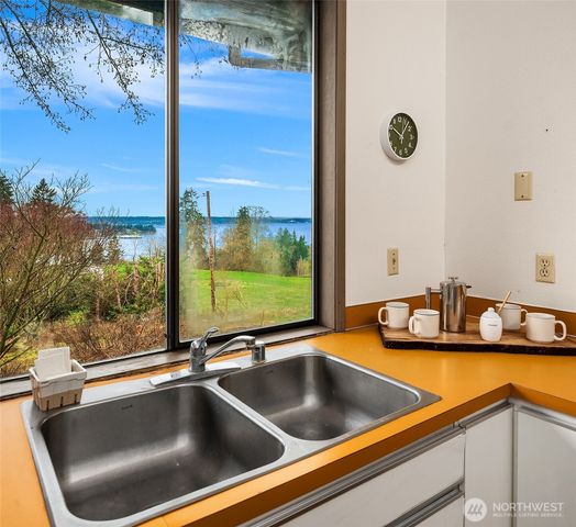 11519 Sea Breeze Avenue SW, Vashon, WA 98070
