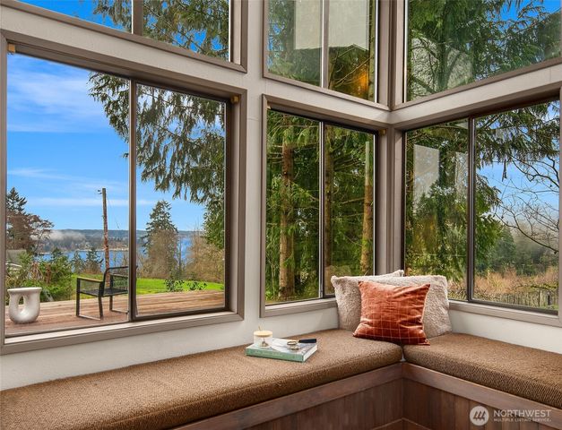 11519 Sea Breeze Avenue SW, Vashon, WA 98070