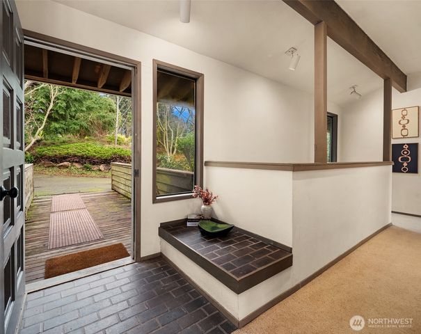 11519 Sea Breeze Avenue SW, Vashon, WA 98070