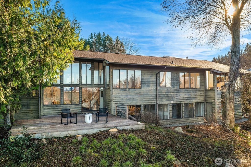 11519 Sea Breeze Avenue SW, Vashon, WA 98070