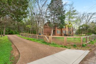 733 Holder Dr, Nashville, TN 37217