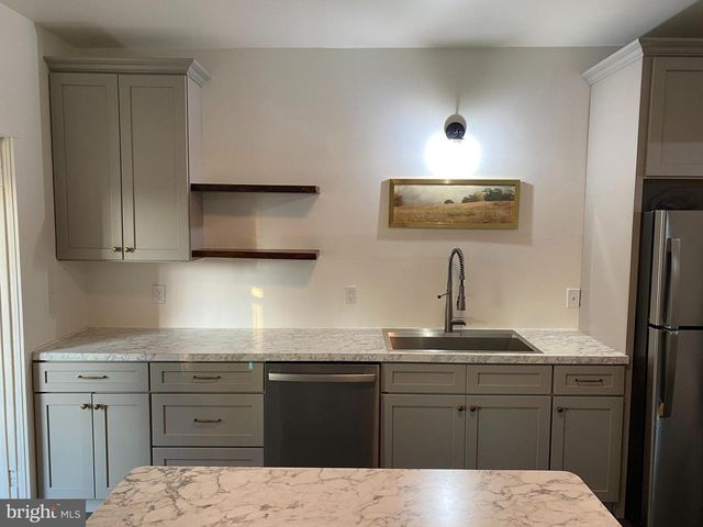 120 E STATE ST, Quarryville, PA 17566