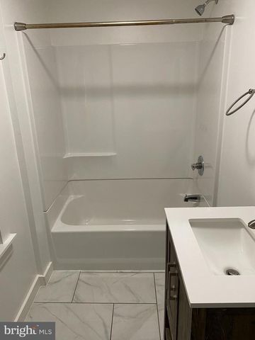 120 E STATE ST, Quarryville, PA 17566