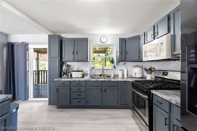 1075 S Baldwin Avenue, Fayetteville, AR 72701