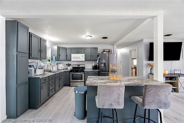 1075 S Baldwin Avenue, Fayetteville, AR 72701