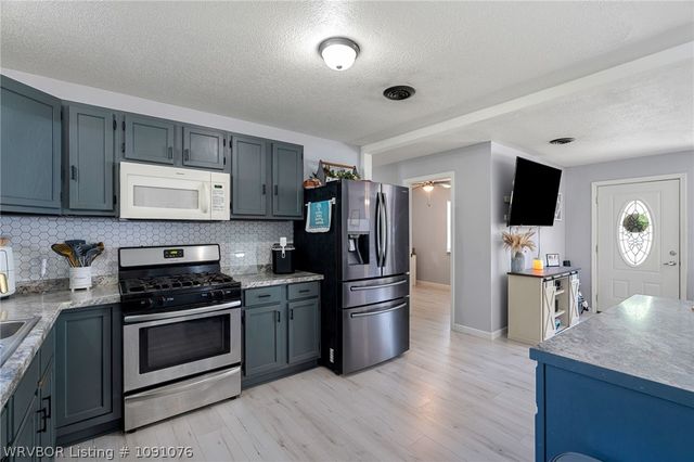 1075 S Baldwin Avenue, Fayetteville, AR 72701