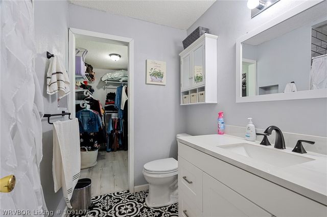 1075 S Baldwin Avenue, Fayetteville, AR 72701