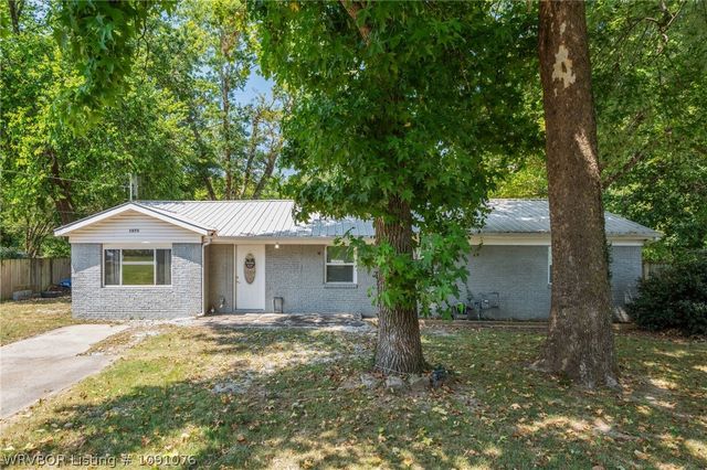 1075 S Baldwin Avenue, Fayetteville, AR 72701