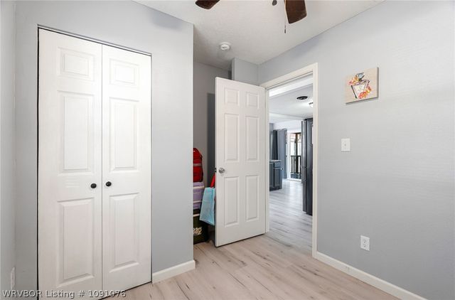 1075 S Baldwin Avenue, Fayetteville, AR 72701