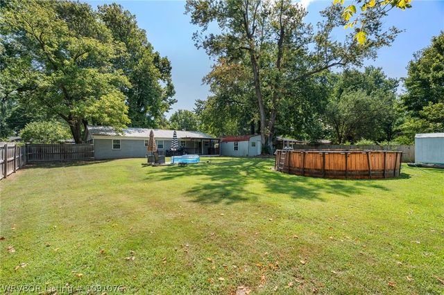 1075 S Baldwin Avenue, Fayetteville, AR 72701