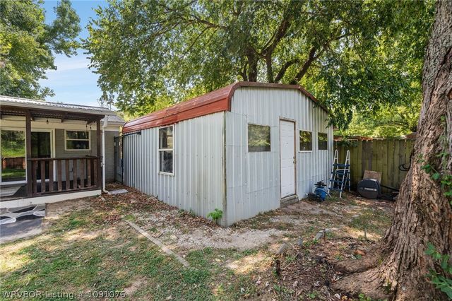 1075 S Baldwin Avenue, Fayetteville, AR 72701