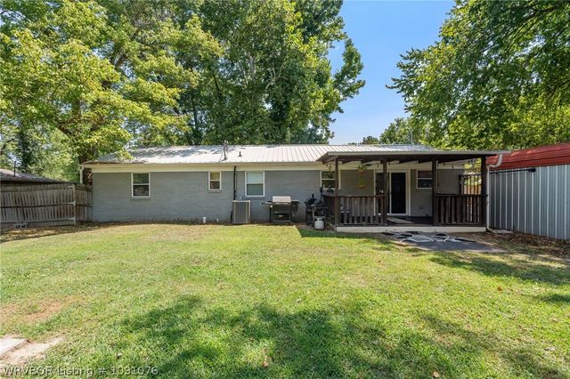1075 S Baldwin Avenue, Fayetteville, AR 72701