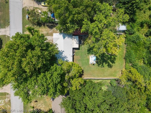 1075 S Baldwin Avenue, Fayetteville, AR 72701