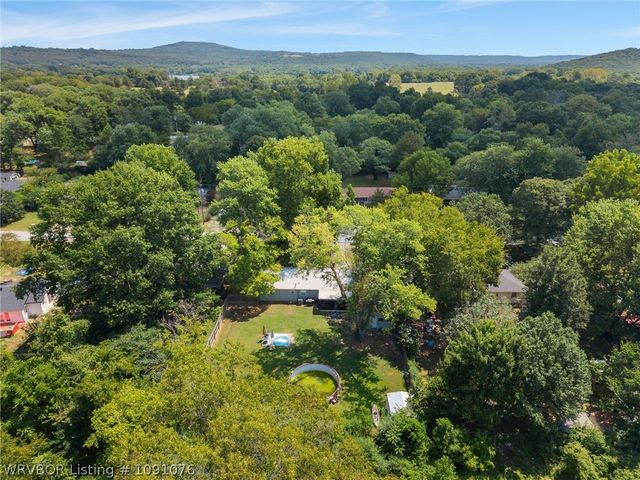 1075 S Baldwin Avenue, Fayetteville, AR 72701