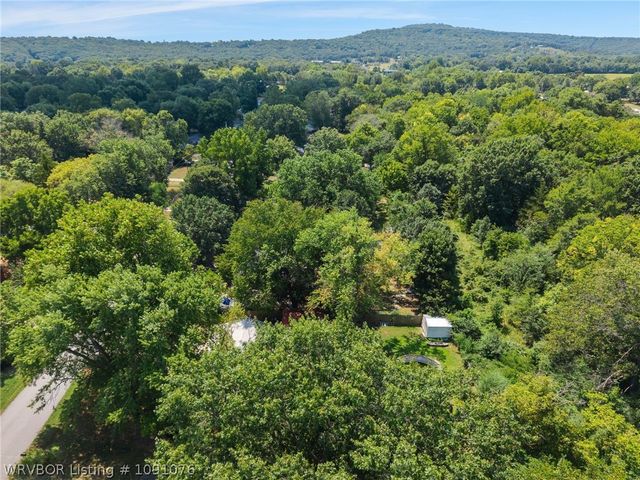 1075 S Baldwin Avenue, Fayetteville, AR 72701