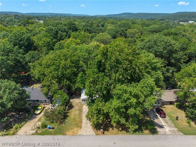 1075 S Baldwin Avenue, Fayetteville, AR 72701