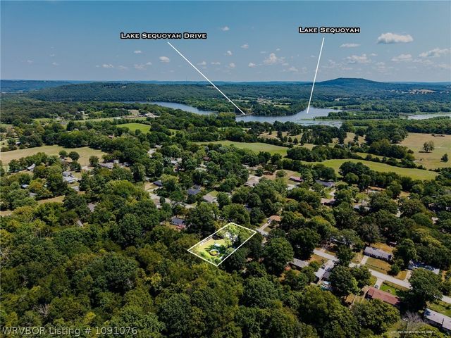 1075 S Baldwin Avenue, Fayetteville, AR 72701