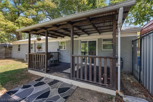 1075 S Baldwin Avenue, Fayetteville, AR 72701