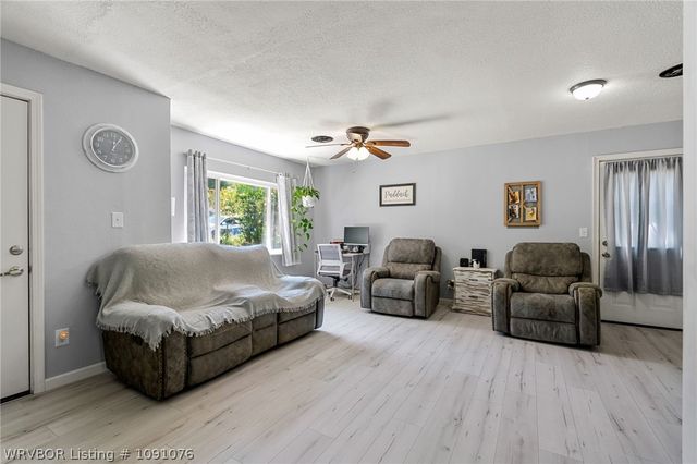 1075 S Baldwin Avenue, Fayetteville, AR 72701